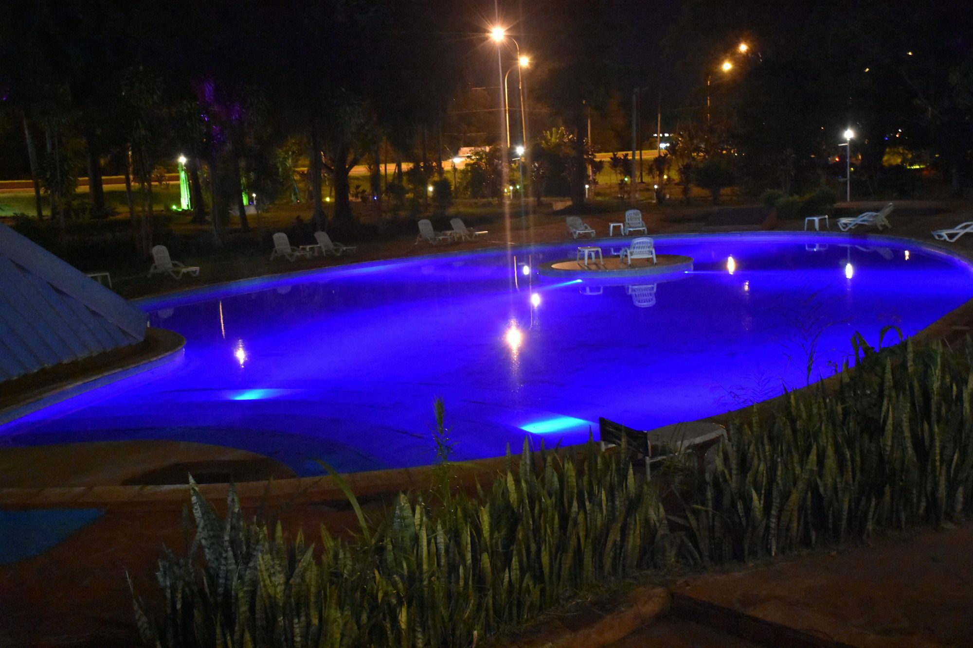 Tangoinn Club Iguazu Party Luxury Hostel Пуэрто-Игуасу Экстерьер фото