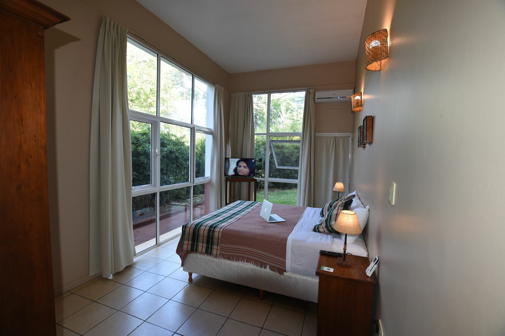 Tangoinn Club Iguazu Party Luxury Hostel Пуэрто-Игуасу Экстерьер фото