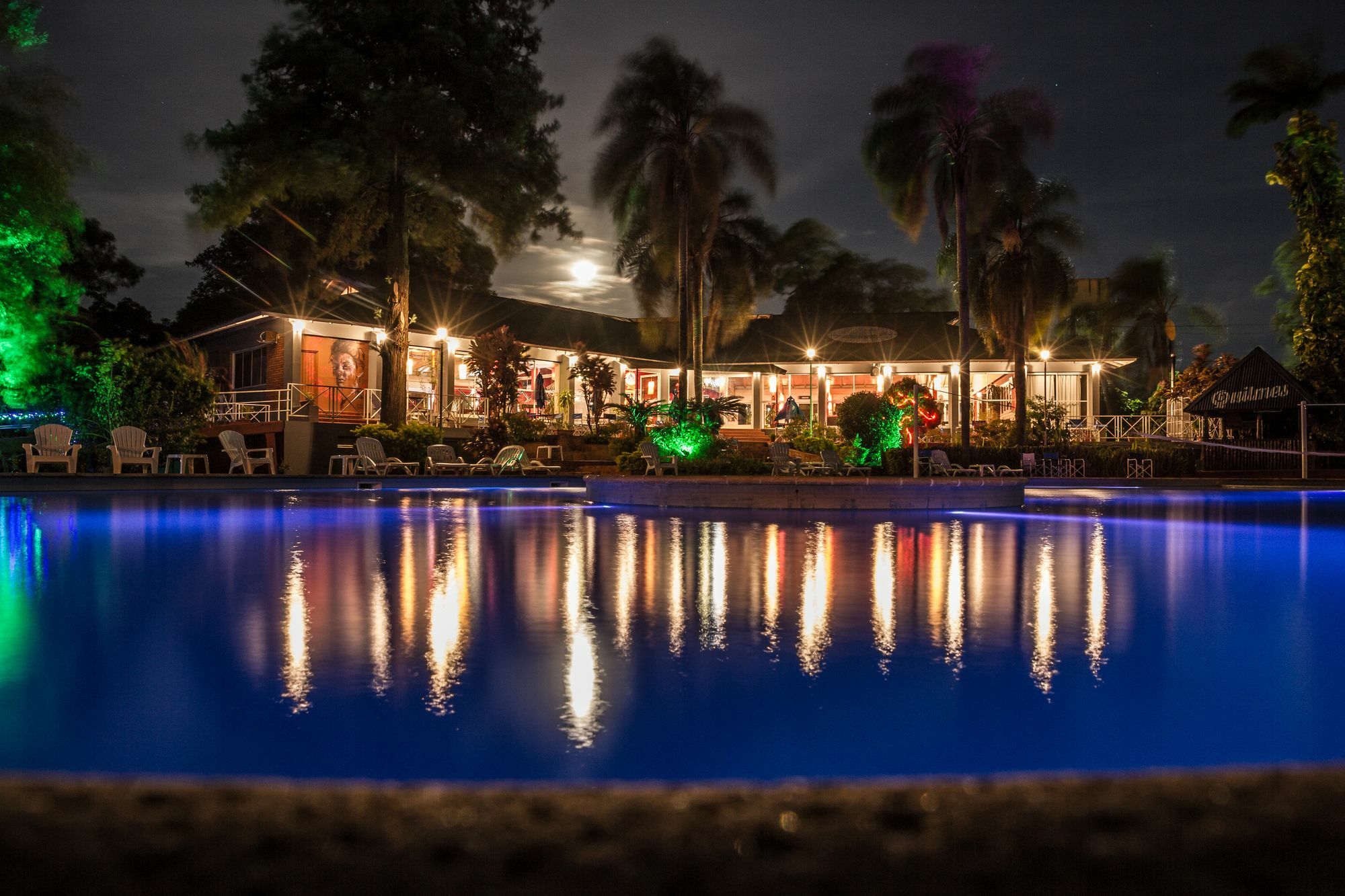 Tangoinn Club Iguazu Party Luxury Hostel Пуэрто-Игуасу Экстерьер фото